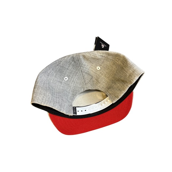 KING LONDON Grey Heathered Snapback Hat Embroidered Logo Red Brim - Picture 3 of 5